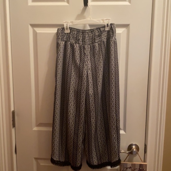 black and white shorts/dressy pants EUC - Picture 3 of 3